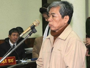 Former director of the 112 Project Vu Dinh Thuan stands trial in Hanoi on January 18. He is facing at least 7 year’s jail time for his main part in a corruption scandal related to the project. (Photo: VNA)